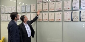 总台亚非中心携手伊朗国家电视台探访拓普智造：AI赋能银发经济，科技守护幸福晚年